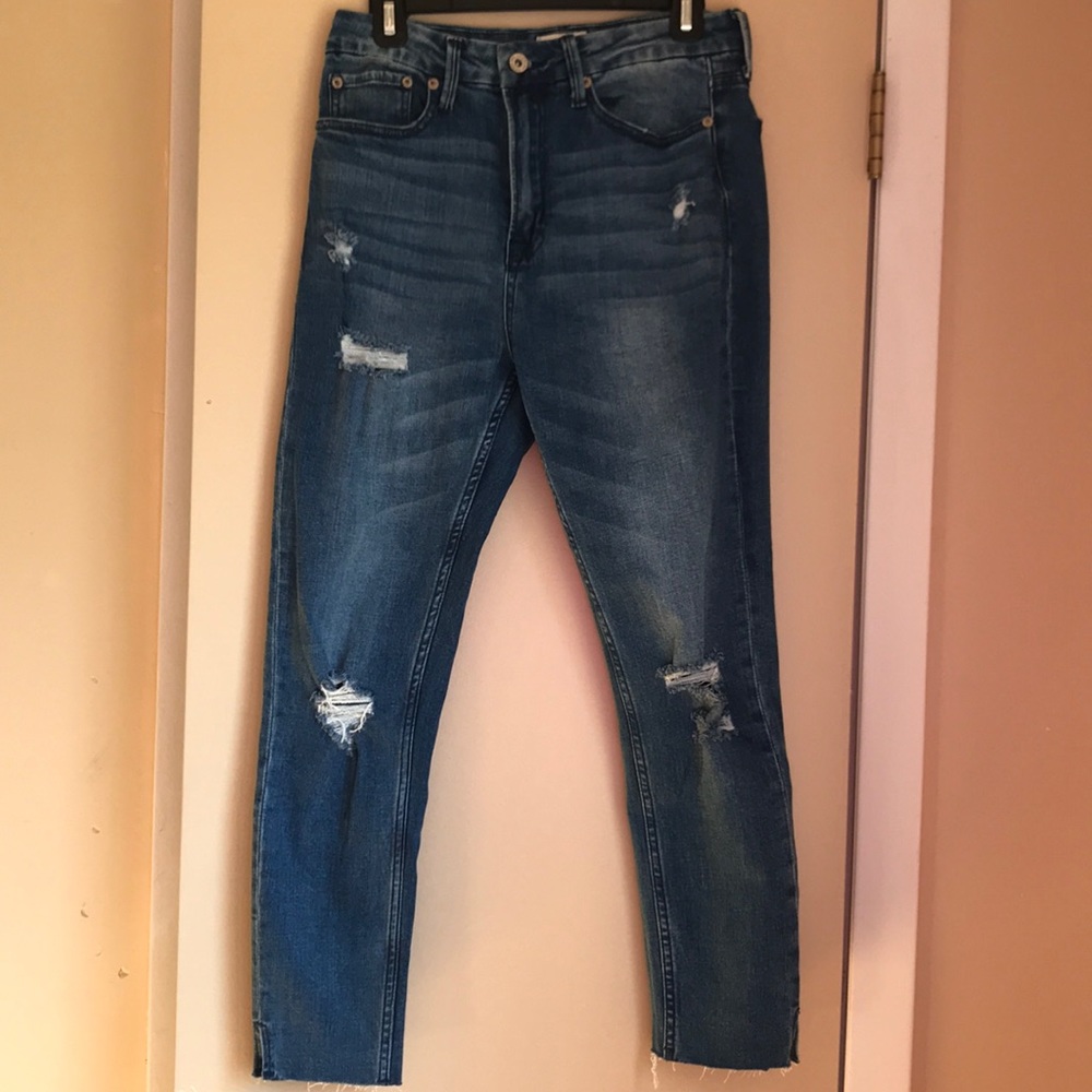 Umgee distressed jeans size 28